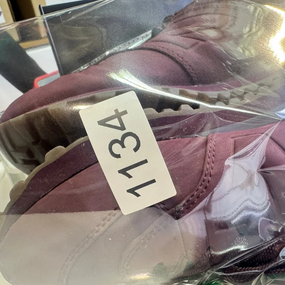 New Balance‎ 574 Molten Maroon Men 8.5 Maroon Gold Sneaker ML574MTC